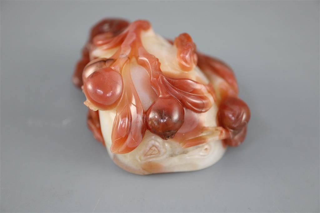 A Chinese chalcedony brushwasher, 7.5cm